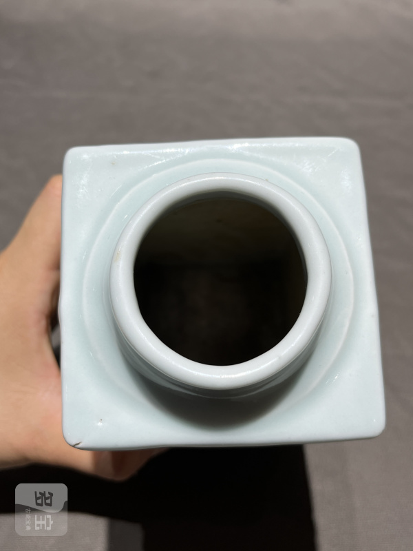 清乾隆 粉青釉琮式瓶 - 图5